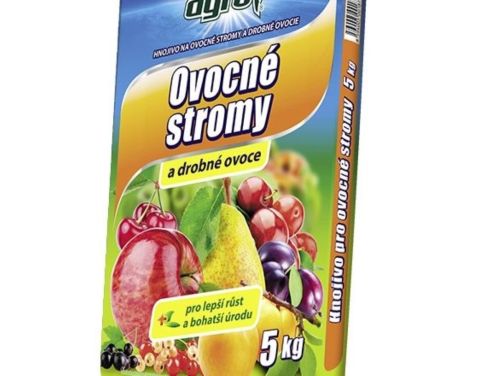 Nezabudnite pridať do pôdy vhodné hnojivo pre ovocné stromy. Môžete použiť aj prezretý kompost. 